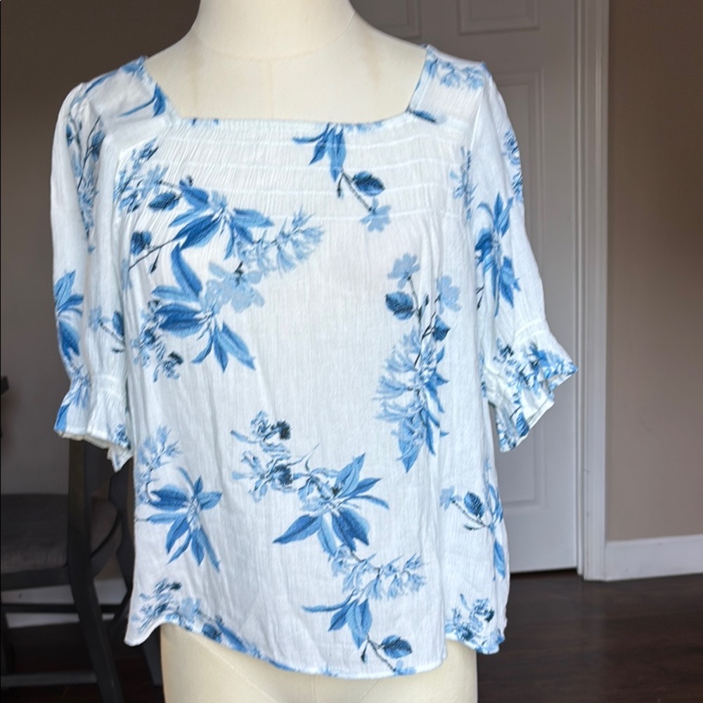 Lucky brand Floral Blue and White Women's Top
